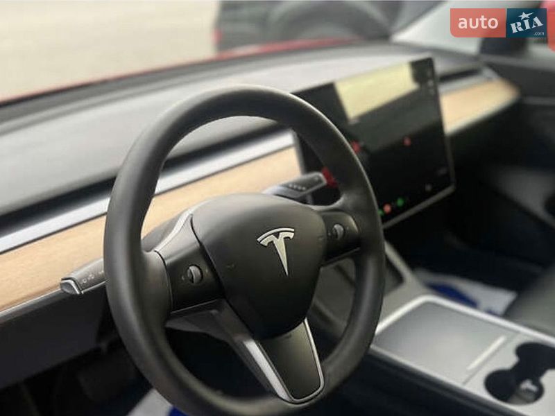 Седан Tesla Model 3 2021 в Киеве
