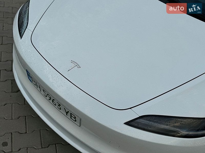 Седан Tesla Model 3 2024 в Южном