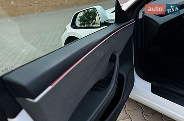 Седан Tesla Model 3 2024 в Южном