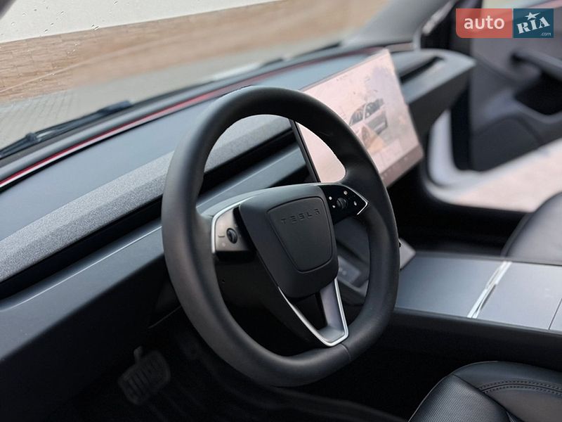 Седан Tesla Model 3 2024 в Южном
