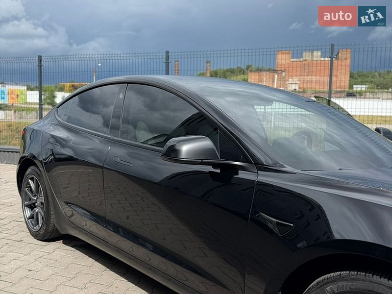 Седан Tesla Model 3 2019 в Львове