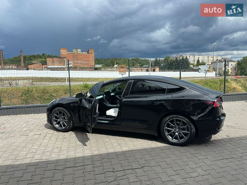 Седан Tesla Model 3 2019 в Львове