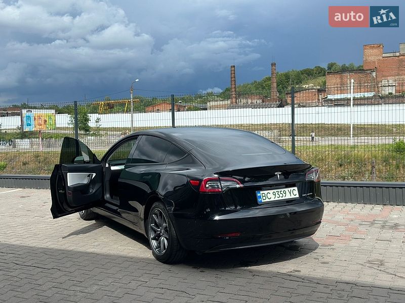 Седан Tesla Model 3 2019 в Львове