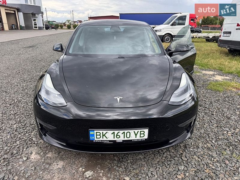 Tesla Model 3 2021