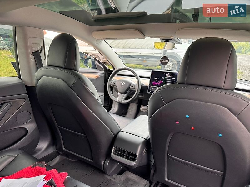 Седан Tesla Model 3 2021 в Луцке