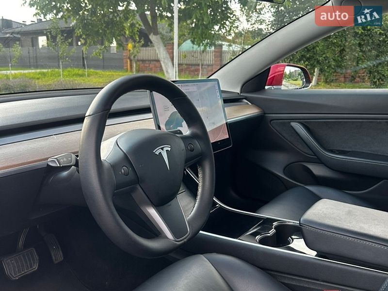 Седан Tesla Model 3 2019 в Ровно