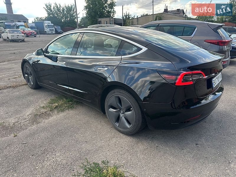 Седан Tesla Model 3 2018 в Ровно