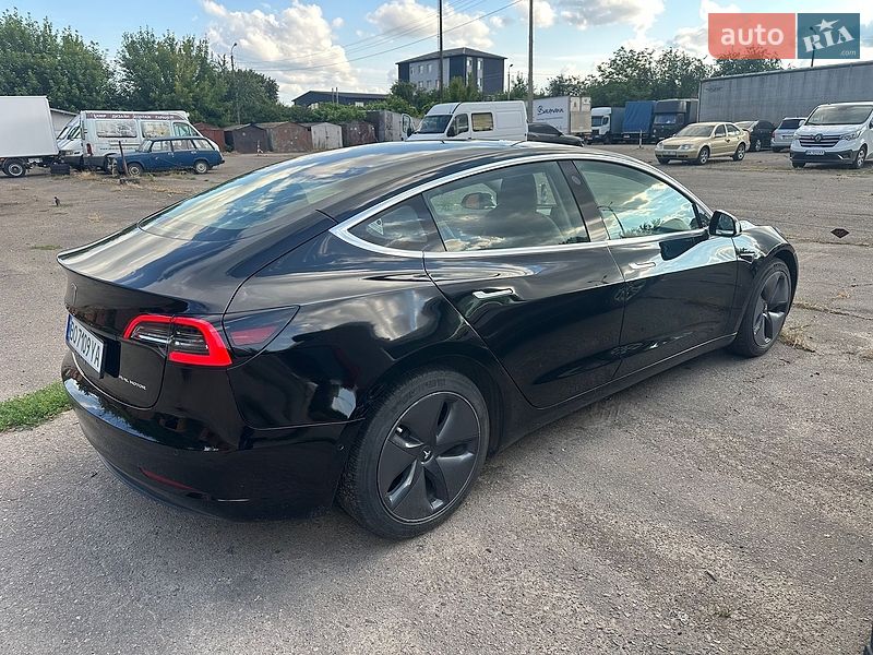 Седан Tesla Model 3 2018 в Ровно