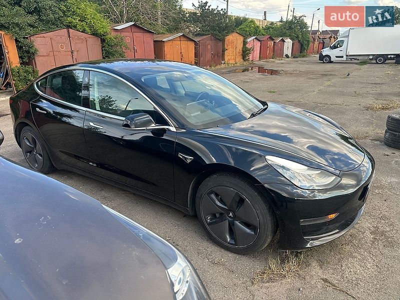 Седан Tesla Model 3 2018 в Ровно