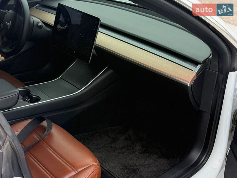 Седан Tesla Model 3 2019 в Киеве фото 12 Седан Tesla Model 3 2019 в Киеве
