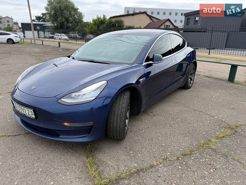 Седан Tesla Model 3 2019 в Киеве