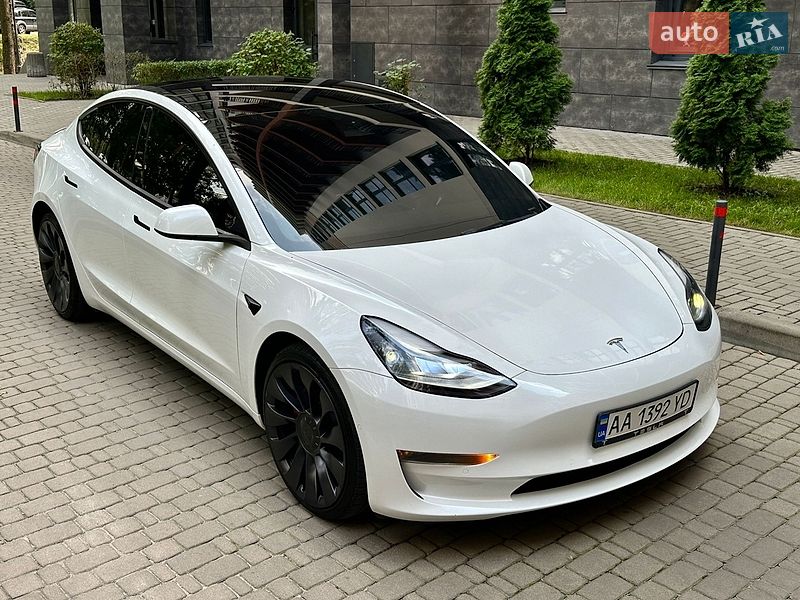 Седан Tesla Model 3 2022 в Броварах