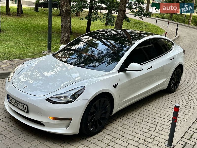 Седан Tesla Model 3 2022 в Броварах