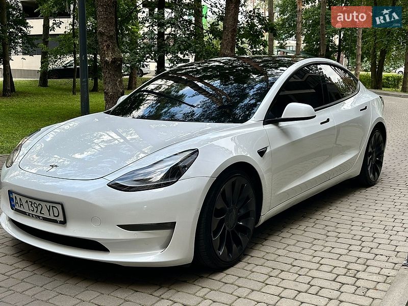 Седан Tesla Model 3 2022 в Броварах