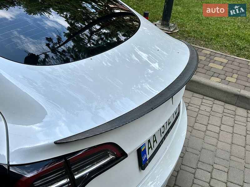 Седан Tesla Model 3 2022 в Броварах
