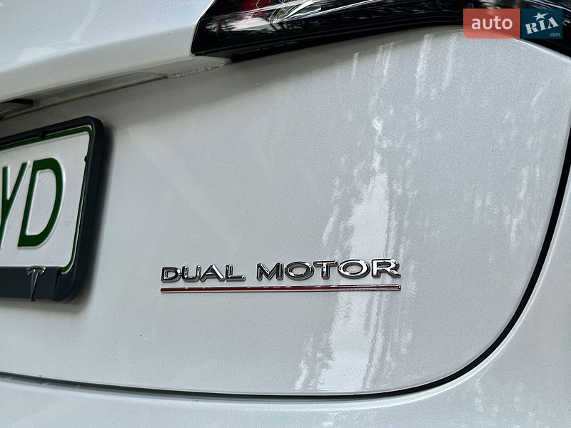 Седан Tesla Model 3 2022 в Броварах
