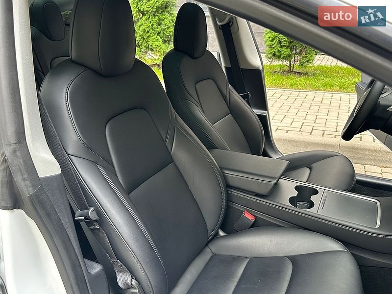 Седан Tesla Model 3 2022 в Броварах