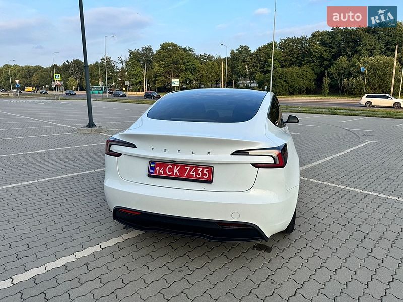 Седан Tesla Model 3 2024 в Львові