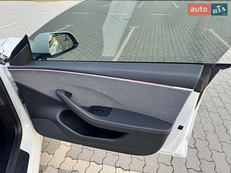 Седан Tesla Model 3 2024 в Львові