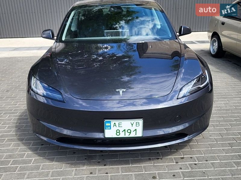 Седан Tesla Model 3 2025 в Нікополі