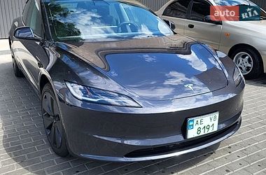 Седан Tesla Model 3 2025 в Нікополі