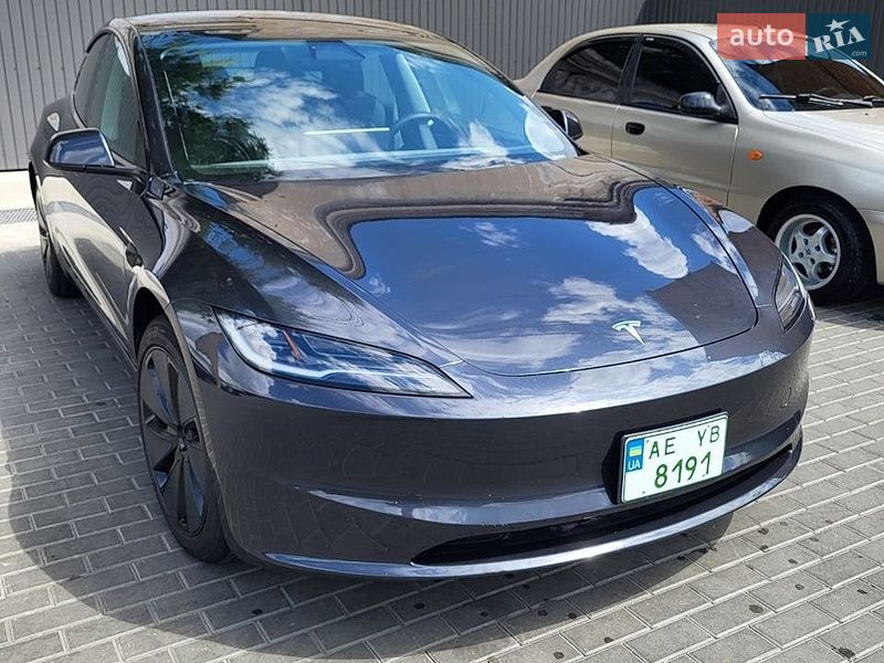 Седан Tesla Model 3 2025 в Нікополі