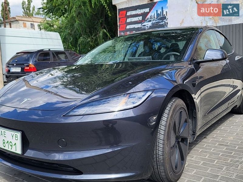 Седан Tesla Model 3 2025 в Нікополі