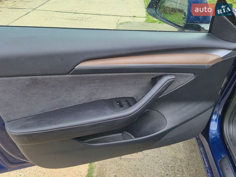 Седан Tesla Model 3 2021 в Солотвине