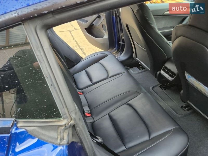 Седан Tesla Model 3 2021 в Солотвине