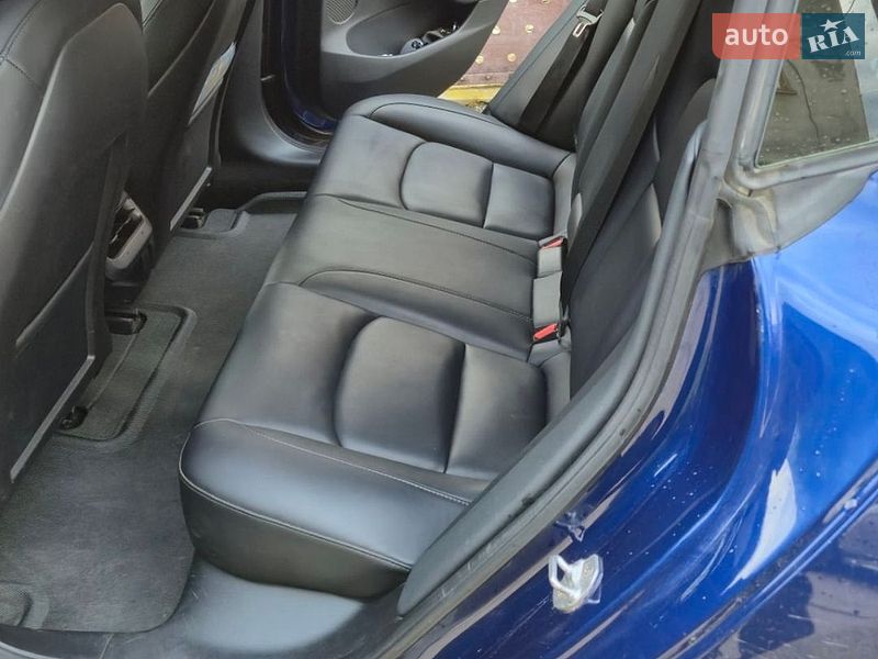 Седан Tesla Model 3 2021 в Солотвине