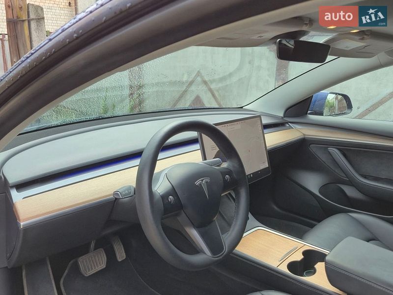 Седан Tesla Model 3 2021 в Солотвине