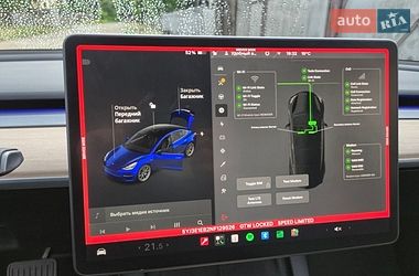 Седан Tesla Model 3 2021 в Солотвине