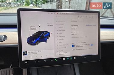 Седан Tesla Model 3 2021 в Солотвине