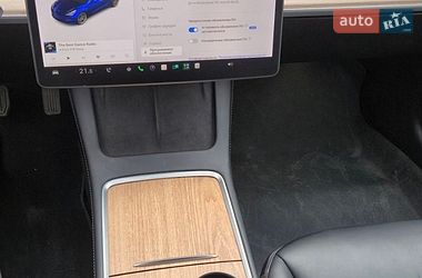 Седан Tesla Model 3 2021 в Солотвине