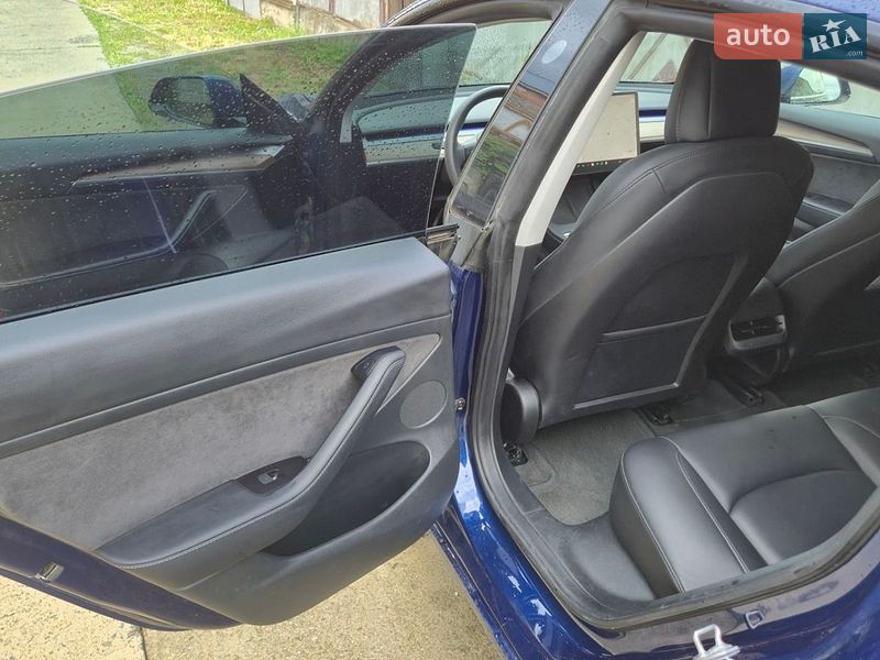 Седан Tesla Model 3 2021 в Солотвине