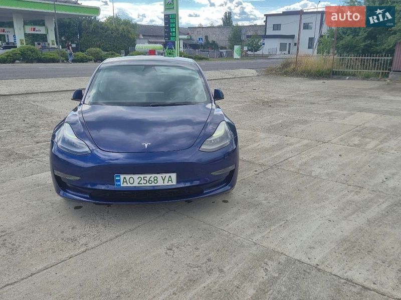 Седан Tesla Model 3 2021 в Солотвине