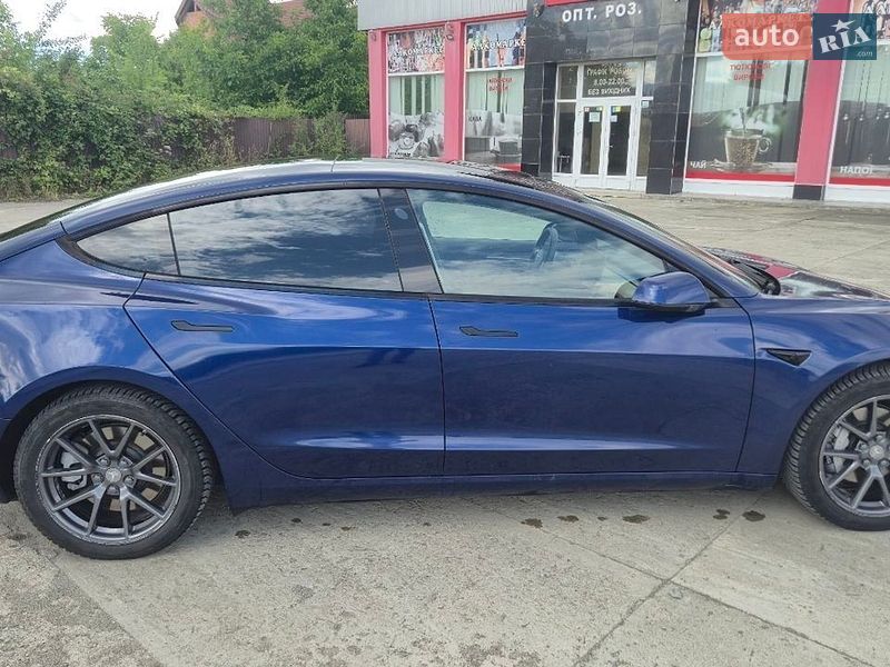 Седан Tesla Model 3 2021 в Солотвине