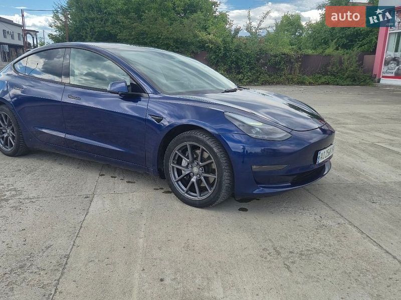 Седан Tesla Model 3 2021 в Солотвине