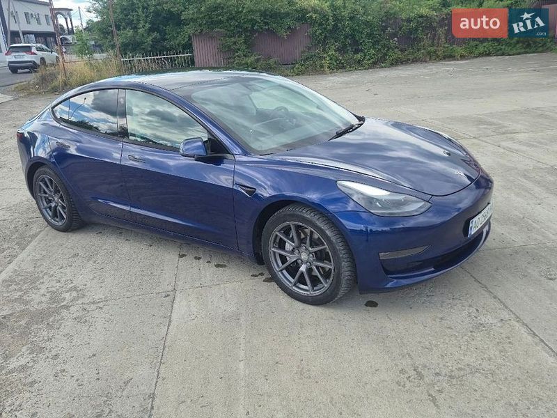 Седан Tesla Model 3 2021 в Солотвине