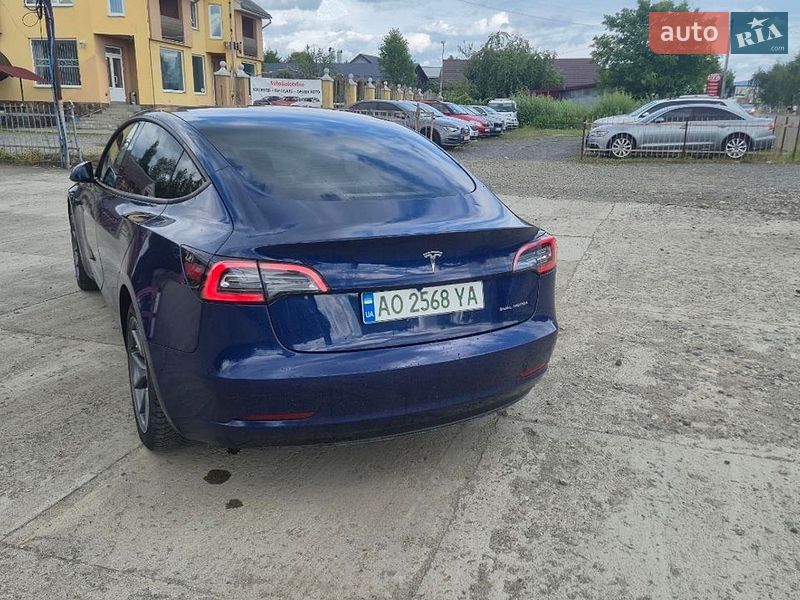 Седан Tesla Model 3 2021 в Солотвине