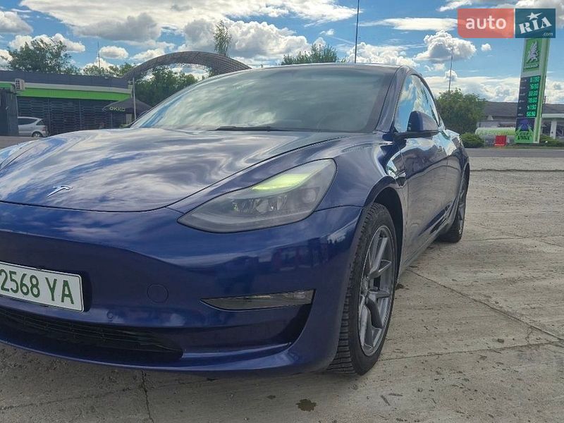 Седан Tesla Model 3 2021 в Солотвине