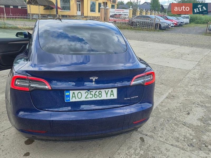 Седан Tesla Model 3 2021 в Солотвине