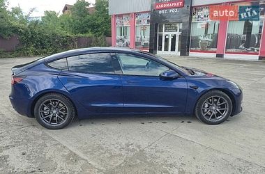 Седан Tesla Model 3 2021 в Солотвине