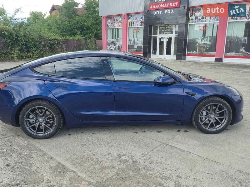 Седан Tesla Model 3 2021 в Солотвине