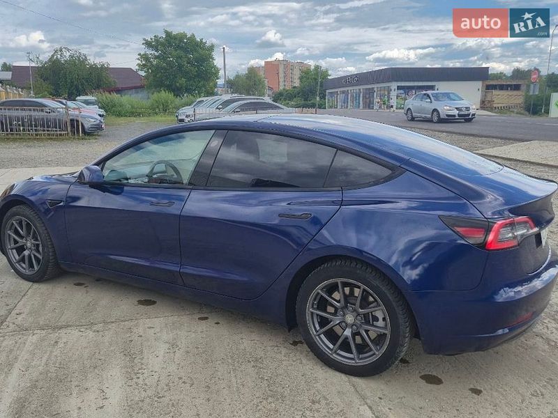Седан Tesla Model 3 2021 в Солотвине