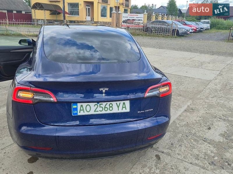Седан Tesla Model 3 2021 в Солотвине