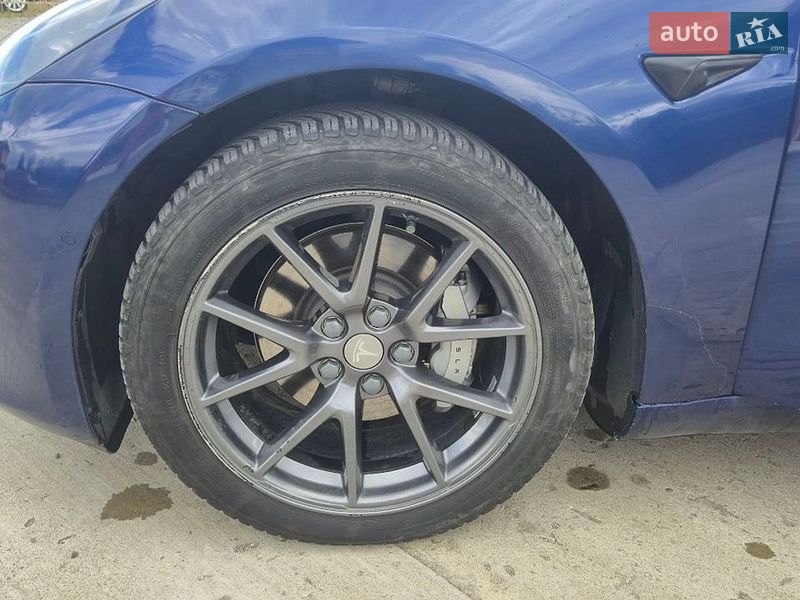 Седан Tesla Model 3 2021 в Солотвине