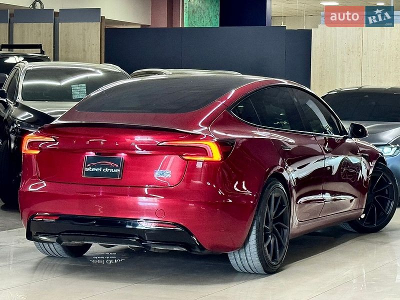 Седан Tesla Model 3 2024 в Николаеве
