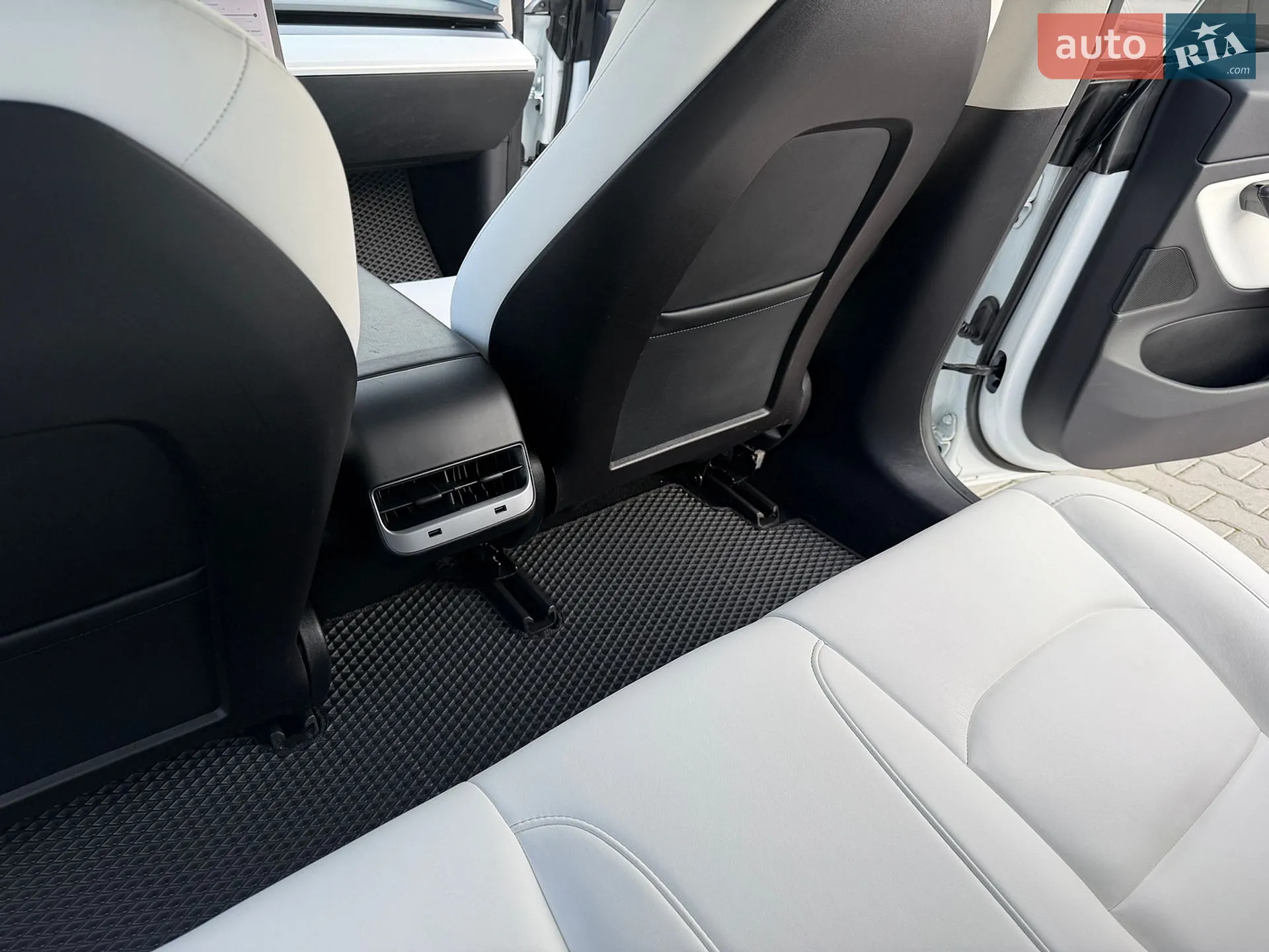 2019 Tesla Model 3 - мініатюра 26