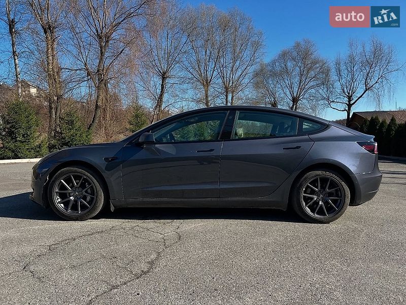 Седан Tesla Model 3 2021 в Львові